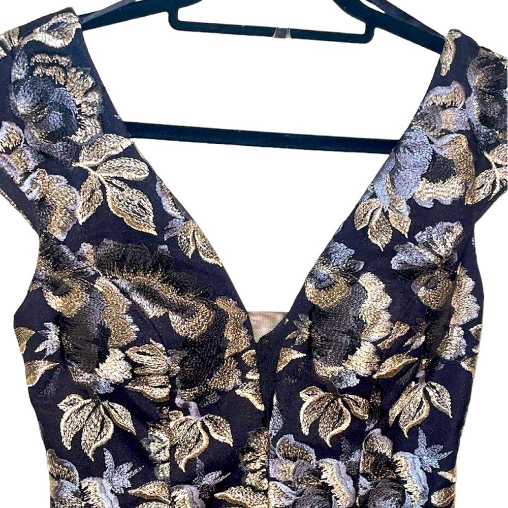 XSCAPE Cocktail Dress Floral Embroidered Metallic Padded Bottom 6 inches unlined - Picture 3 of 10